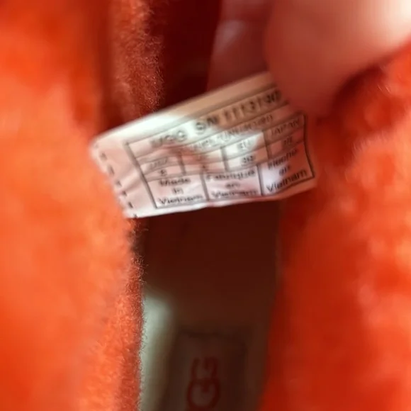 NWT Ugg boots - Picture 4 of 9